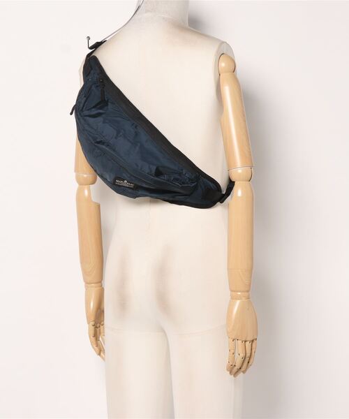 MAKAVELIC（マキャベリック）の「【62】【it】【MAKAVELIC】RICO SUPER LIGHT WAIST BAG（ボディバッグ/ウエストポーチ・レディース・ブラック/ネイビー/ベージュ・FREE）」の4枚目の写真