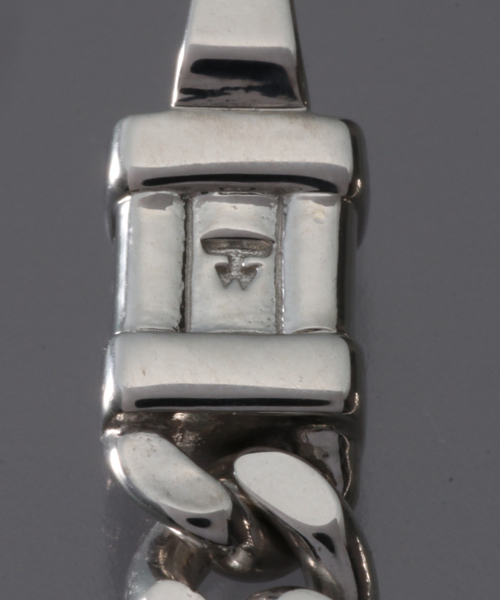 TOM WOOD（トムウッド）の「【TOM WOOD / トムウッド】CURB BRACELET L（ブレスレット・メンズ・シルバー・7）」の2枚目の写真