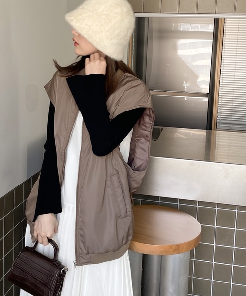 Java（ジャバ）の「《JaVa ジャバコラボ》毎日着たい！バックギャザー中綿ミリタリーベスト（ダウンベスト・レディース・ブラック/カーキ/モカ/ベージュ系その他・MEDIUM/LARGE/X-LARGE）」の5枚目の写真