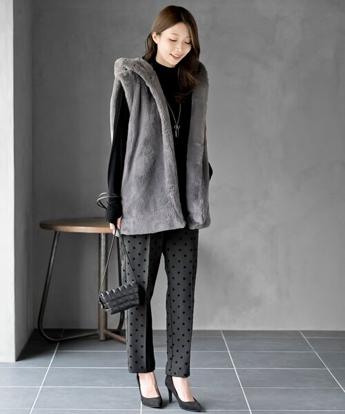 rps（アールピーエス）の「フェイクファーフードベスト（ベスト・レディース・ベージュ/アイボリー/モカ/チャコールグレー・フリー）」の21枚目の写真