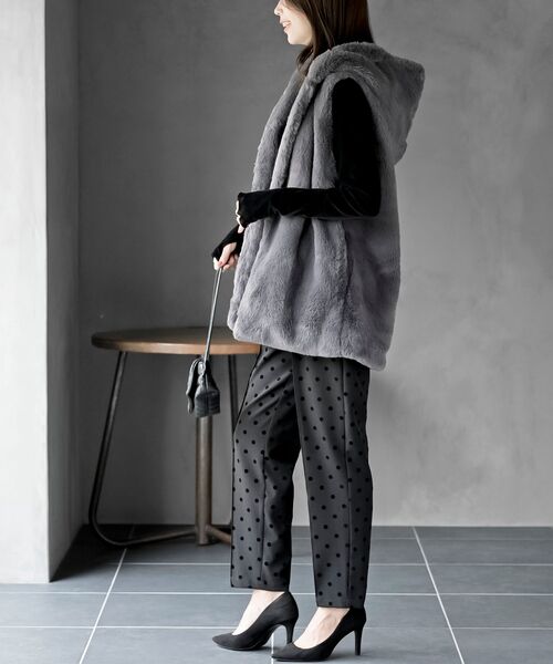 rps（アールピーエス）の「フェイクファーフードベスト（ベスト・レディース・ベージュ/アイボリー/モカ/チャコールグレー・フリー）」の22枚目の写真