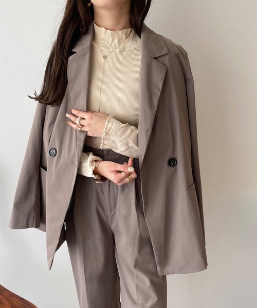 JUNOAH（ジュノア）の「ジャケットスラックスセットアップ（セットアップ・レディース・ブラック/ベージュ系その他/グレイッシュベージュ・MEDIUM/LARGE）」の3枚目の写真