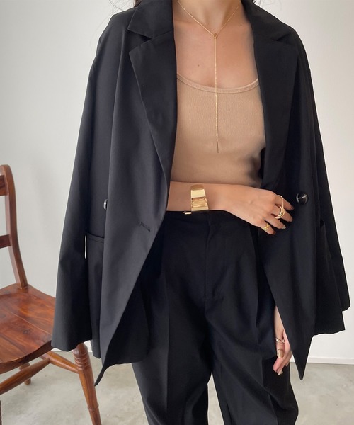 JUNOAH（ジュノア）の「ジャケットスラックスセットアップ（セットアップ・レディース・ブラック/ベージュ系その他/グレイッシュベージュ・MEDIUM/LARGE）」の2枚目の写真