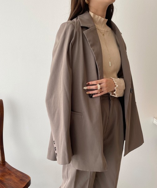 JUNOAH（ジュノア）の「ジャケットスラックスセットアップ（セットアップ・レディース・ブラック/ベージュ系その他/グレイッシュベージュ・MEDIUM/LARGE）」の14枚目の写真