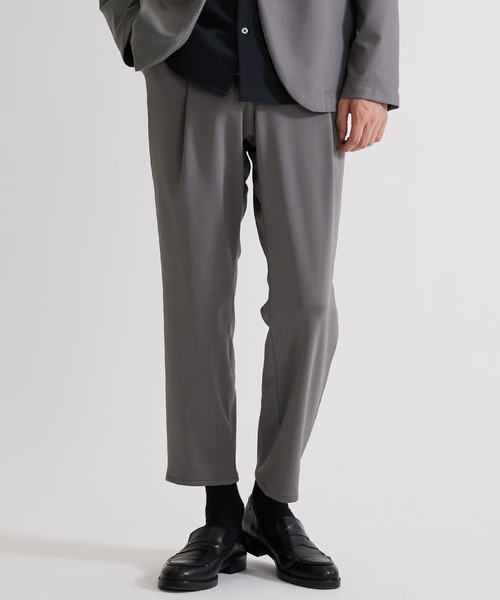 UNITED TOKYO（ユナイテッドトウキョウ）の「MonoMax Steteco Slacks（スラックス・メンズ・ダークグレー/グレイッシュベージュ・1/2/3）」の2枚目の写真