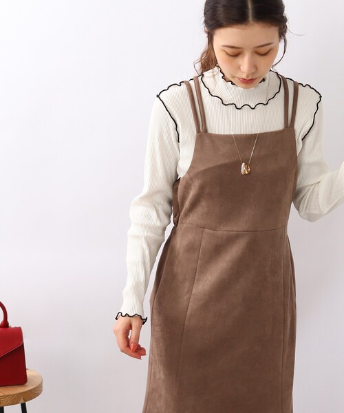 DRESKIP（ドレスキップ）の「◆【フェミニンにも、レイヤードにも活躍！】リブハイネック メロートップス（Tシャツ/カットソー・レディース・ブラック/オフホワイト/グリーン/ホワイト系3・02/03）」の3枚目の写真