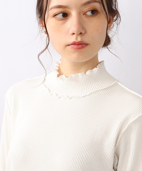 DRESKIP（ドレスキップ）の「◆【フェミニンにも、レイヤードにも活躍！】リブハイネック メロートップス（Tシャツ/カットソー・レディース・ブラック/オフホワイト/グリーン/ホワイト系3・02/03）」の17枚目の写真