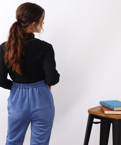 DRESKIP（ドレスキップ）の「◆【フェミニンにも、レイヤードにも活躍！】リブハイネック メロートップス（Tシャツ/カットソー・レディース・ブラック/オフホワイト/グリーン/ホワイト系3・02/03）」の9枚目の写真