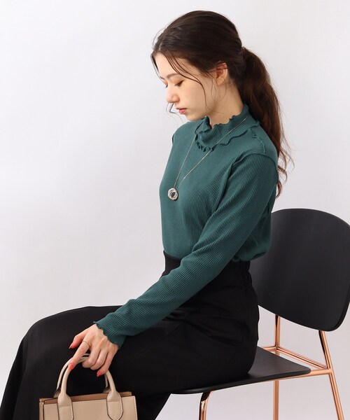 DRESKIP（ドレスキップ）の「◆【フェミニンにも、レイヤードにも活躍！】リブハイネック メロートップス（Tシャツ/カットソー・レディース・ブラック/オフホワイト/グリーン/ホワイト系3・02/03）」の22枚目の写真