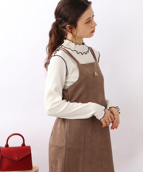 DRESKIP（ドレスキップ）の「◆【フェミニンにも、レイヤードにも活躍！】リブハイネック メロートップス（Tシャツ/カットソー・レディース・ブラック/オフホワイト/グリーン/ホワイト系3・02/03）」の7枚目の写真