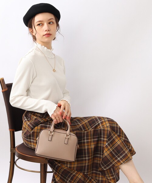 DRESKIP（ドレスキップ）の「◆【フェミニンにも、レイヤードにも活躍！】リブハイネック メロートップス（Tシャツ/カットソー・レディース・ブラック/オフホワイト/グリーン/ホワイト系3・02/03）」の16枚目の写真