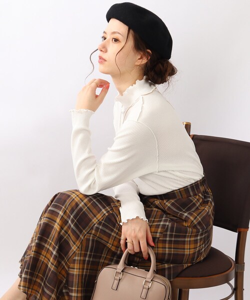 DRESKIP（ドレスキップ）の「◆【フェミニンにも、レイヤードにも活躍！】リブハイネック メロートップス（Tシャツ/カットソー・レディース・ブラック/オフホワイト/グリーン/ホワイト系3・02/03）」の20枚目の写真