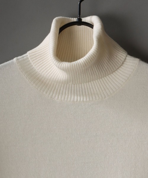 SITRY（シトリー）の「middle gauge turtleneck sweater/ミドルゲージ タートルネック セーター（ニット/セーター・メンズ・グレイッシュベージュ/グリーン/ライトグレー/ブラウン/ブラック/オフホワイト/ブルーグリーン/チャコールグレー・L/M）」の9枚目の写真