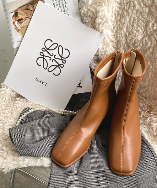 Futier land(フューティアランド)の「スクエアトゥオーバーヒールブーツ(ブーツ・レディース・キャメル/ブラウン/ブラック/アイボリー/グレイッシュベージュ・36/37/38/39/40)」の5枚目の写真