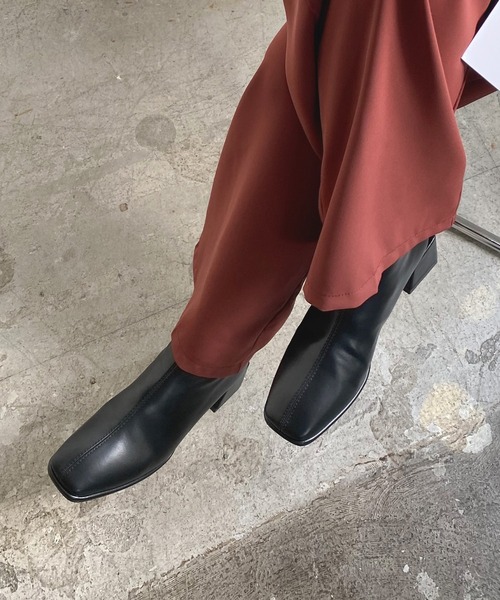 Futier land(フューティアランド)の「スクエアトゥオーバーヒールブーツ(ブーツ・レディース・キャメル/ブラウン/ブラック/アイボリー/グレイッシュベージュ・36/37/38/39/40)」の12枚目の写真