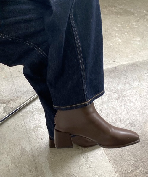 Futier land(フューティアランド)の「スクエアトゥオーバーヒールブーツ(ブーツ・レディース・キャメル/ブラウン/ブラック/アイボリー/グレイッシュベージュ・36/37/38/39/40)」の19枚目の写真