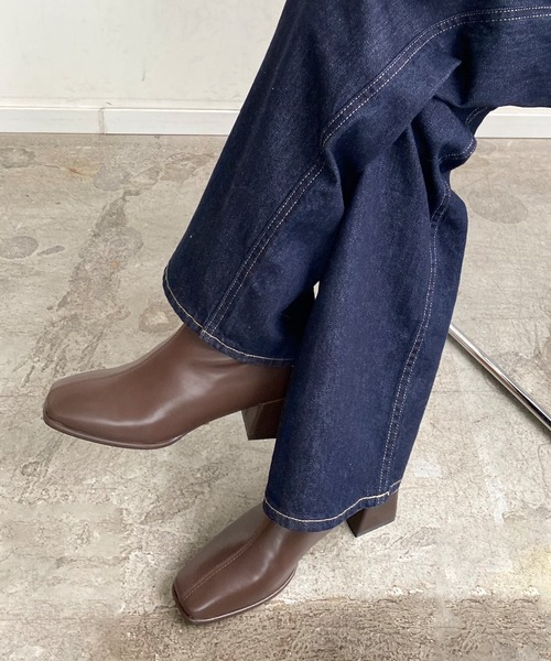 Futier land(フューティアランド)の「スクエアトゥオーバーヒールブーツ(ブーツ・レディース・キャメル/ブラウン/ブラック/アイボリー/グレイッシュベージュ・36/37/38/39/40)」の21枚目の写真