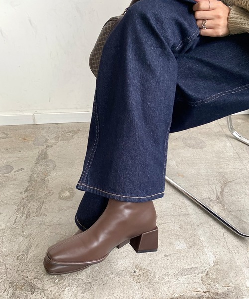 Futier land(フューティアランド)の「スクエアトゥオーバーヒールブーツ(ブーツ・レディース・キャメル/ブラウン/ブラック/アイボリー/グレイッシュベージュ・36/37/38/39/40)」の22枚目の写真