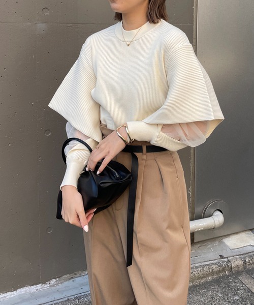 CAPRICIEUX LE'MAGE（カプリシューレマージュ）の「袖スリットシアーレイヤードプルオーバー（ニット/セーター・レディース・グレイッシュベージュ/アイボリー/ブラック・FREE）」の2枚目の写真