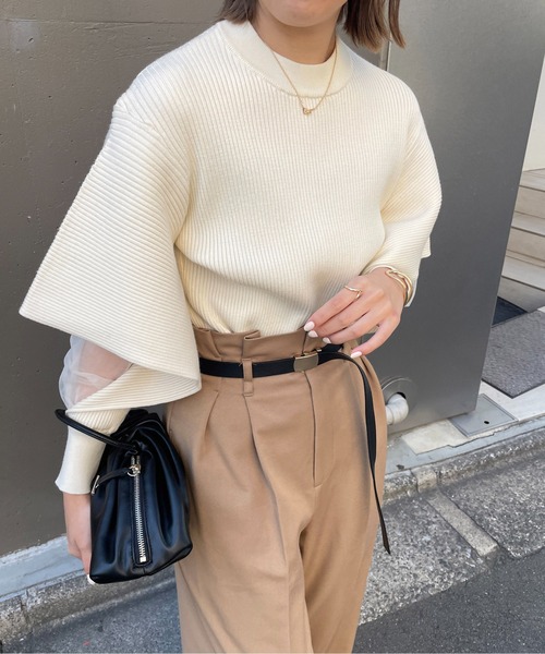 CAPRICIEUX LE'MAGE（カプリシューレマージュ）の「袖スリットシアーレイヤードプルオーバー（ニット/セーター・レディース・グレイッシュベージュ/アイボリー/ブラック・FREE）」の4枚目の写真