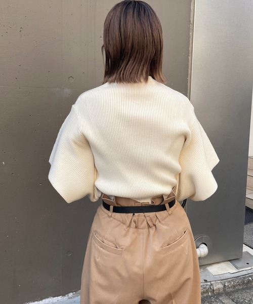 CAPRICIEUX LE'MAGE（カプリシューレマージュ）の「袖スリットシアーレイヤードプルオーバー（ニット/セーター・レディース・グレイッシュベージュ/アイボリー/ブラック・FREE）」の5枚目の写真