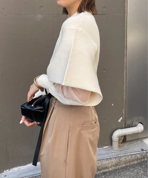 CAPRICIEUX LE'MAGE（カプリシューレマージュ）の「袖スリットシアーレイヤードプルオーバー（ニット/セーター・レディース・グレイッシュベージュ/アイボリー/ブラック・FREE）」の6枚目の写真