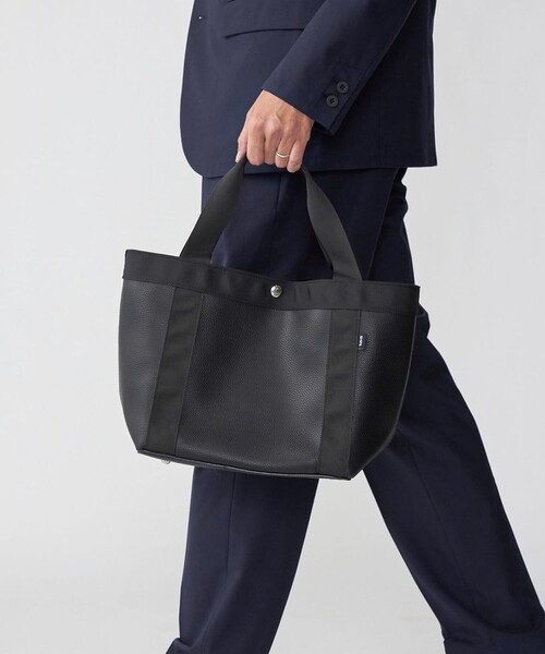 SHIPS（シップス）の「*SHIPS: Synthetic Leather トート バッグ ミッドサイズ（エコバッグ/サブバッグ・メンズ・ブラック/オリーブ/ブラウン/ネイビー・ONE SIZE）」の2枚目の写真