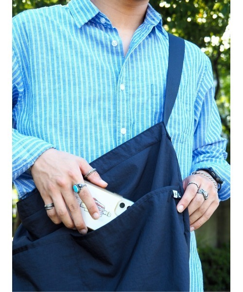 PLUS ONE(プラスワン)の「【PLUS ONE】PLワンルームショルダーバッグ(ショルダーバッグ・メンズ・ブラック/ライトベージュ・ONE SIZE)」の14枚目の写真