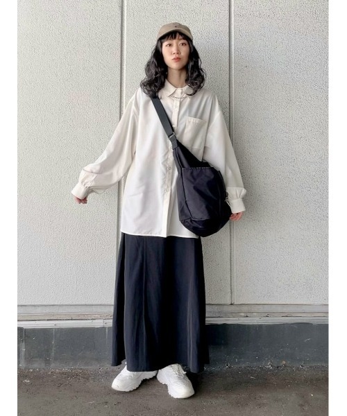 PLUS ONE(プラスワン)の「【PLUS ONE】PLワンルームショルダーバッグ(ショルダーバッグ・メンズ・ブラック/ライトベージュ・ONE SIZE)」の9枚目の写真