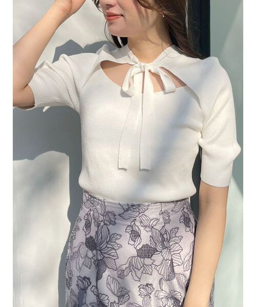 MERCURYDUO(マーキュリーデュオ)の「2WAYリボンカットアウトリブニット(ニット/セーター・レディース・チャコールグレー/オフホワイト/ブラック/ブラウン・FREE)」の2枚目の写真