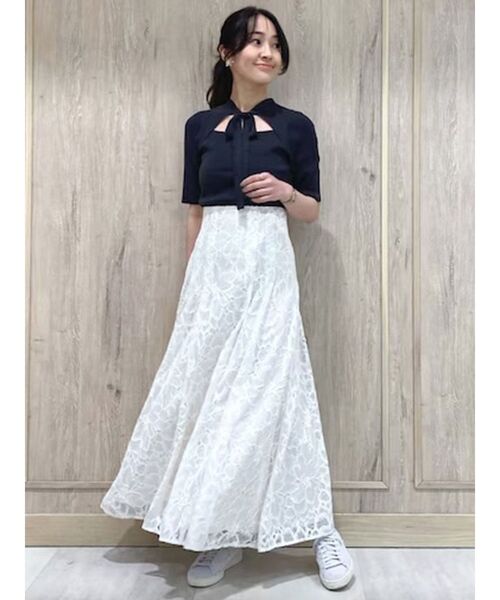 MERCURYDUO(マーキュリーデュオ)の「2WAYリボンカットアウトリブニット(ニット/セーター・レディース・チャコールグレー/オフホワイト/ブラック/ブラウン・FREE)」の5枚目の写真