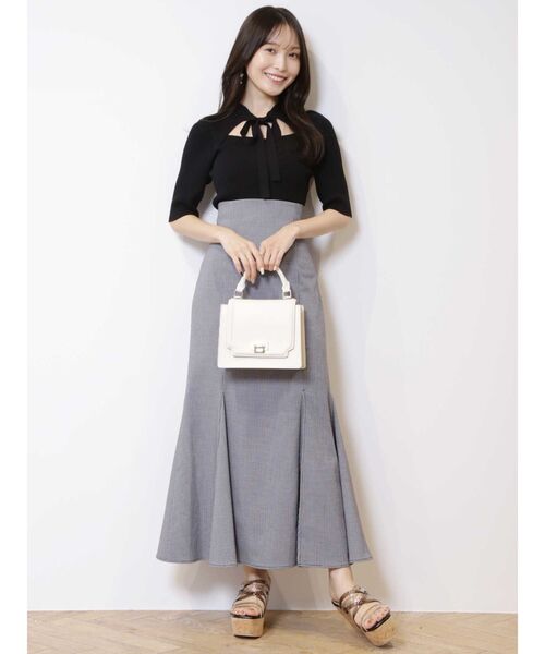 MERCURYDUO(マーキュリーデュオ)の「2WAYリボンカットアウトリブニット(ニット/セーター・レディース・チャコールグレー/オフホワイト/ブラック/ブラウン・FREE)」の6枚目の写真