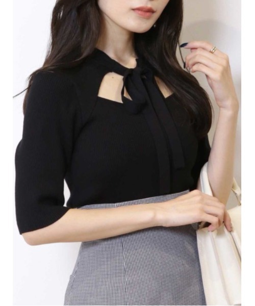 MERCURYDUO(マーキュリーデュオ)の「2WAYリボンカットアウトリブニット(ニット/セーター・レディース・チャコールグレー/オフホワイト/ブラック/ブラウン・FREE)」の3枚目の写真