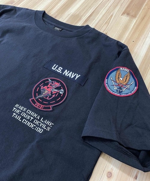 AVIREX(アヴィレックス)の「SQ, DUST DEVILS PATCH 半袖Tシャツ(Tシャツ/カットソー・メンズ・ネイビー/ブラック/セージグリーン/ホワイト・L/XL/XXL/M)」の12枚目の写真