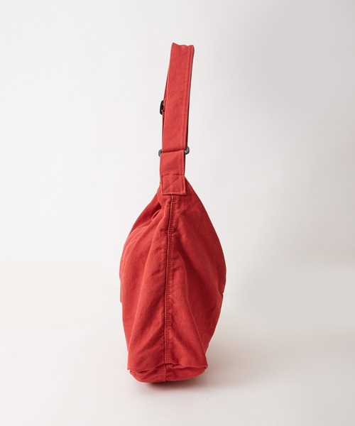 Alite cloth（アリーテクロス）の「キャンバス地ビッグショルダーバッグ（ショルダーバッグ・レディース・レッド/ホワイト/ブラック/カーキ・F）」の5枚目の写真