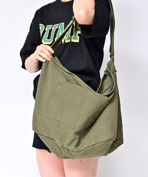Alite cloth（アリーテクロス）の「キャンバス地ビッグショルダーバッグ（ショルダーバッグ・レディース・レッド/ホワイト/ブラック/カーキ・F）」の22枚目の写真