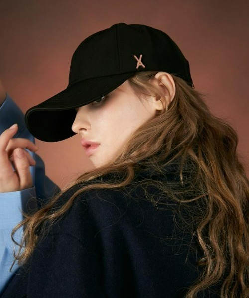 VARZAR(バザール)の「VARZAR(バザール)/Rose gold stud over fit ball cap/ローズゴールド スタッズ オーバーフィット ベースボール キャップ(キャップ・レディース・ブラック/ベージュ・FREE)」の9枚目の写真