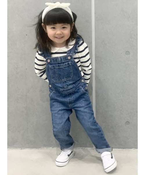 GAP（ギャップ）の「Babygap ウォッシュウェル デニム オーバーオール（サロペット/オーバーオール・キッズ・ライトインディゴブルー・18-24M/2 YRS/3 YRS/6-12M/4 YRS/12-18M/5 YRS）」の3枚目の写真