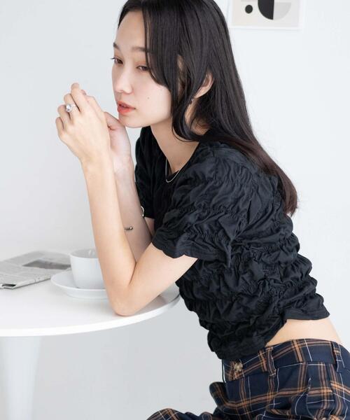 WEGO（ウィゴー）の「WEGO/シャーリングトップス（Tシャツ/カットソー・レディース・ブラック/オフホワイト・FREE）」の2枚目の写真