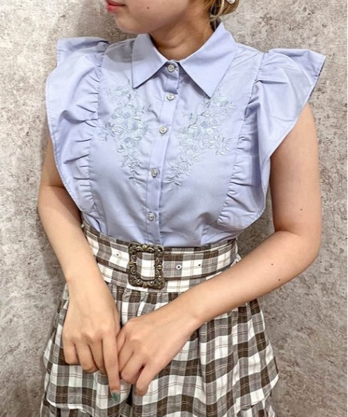 axes femme（アクシーズファム）の「刺繍入ボリュームフリルブラウス（シャツ/ブラウス・レディース・ブラック/ホワイト/サックスブルー・FREE）」の4枚目の写真