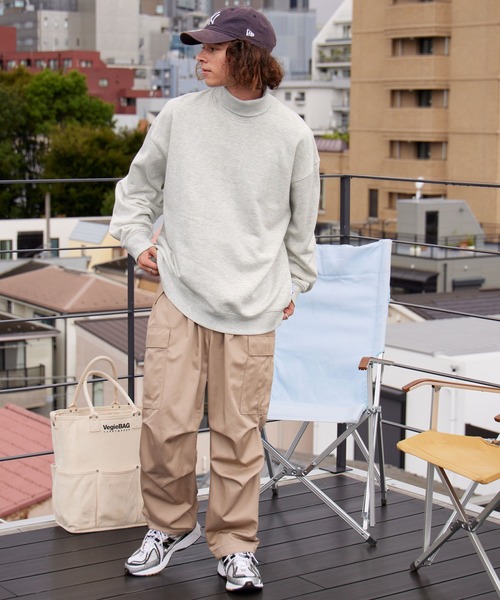 BARK MANHATTAN（バークマンハッタン）の「USAコットン ヘビーウェイト裏起毛 オーバーサイズタートルネックスウェット（スウェット・メンズ・カーキ/モカ/アイボリー/ネイビー/ブラック/アッシュグレー・L/M）」の18枚目の写真