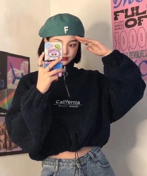 Achic(アシック)の「ロゴハーフジップボアプルオーバー ユニセックス ロゴトップス(その他トップス・レディース・ブラック/アイボリー/ブラウン系その他・M)」の2枚目の写真