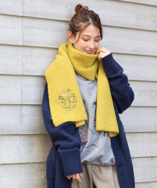 SUPER HAKKA（スーパーハッカ）の「モヘア調ミチクサ刺繍ストール（ストール/ショール・レディース・ライトグレー/チャコール/イエロー・FREE）」の8枚目の写真