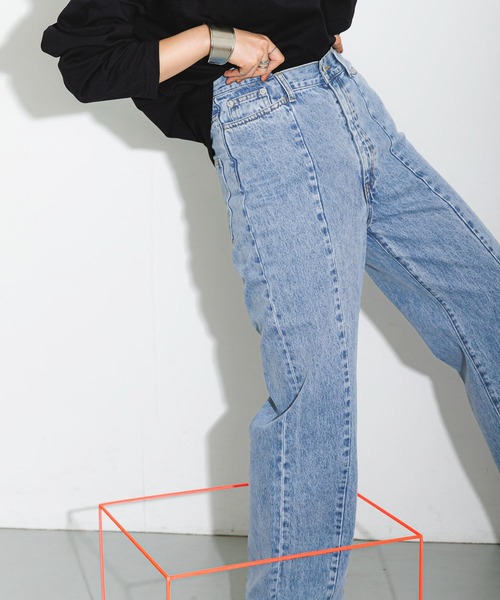 KBF（ケイビーエフ）の「ウエストデザインデニム（デニムパンツ・レディース・ライトブルー/ブルー・36/34/38）」の4枚目の写真