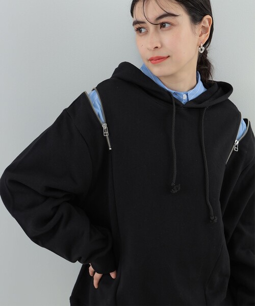 Ray BEAMS(レイビームス)の「Ray BEAMS / ショルダー ジップ フーディー(パーカー・レディース・ブラック/ライトグレー・ONE SIZE)」の2枚目の写真