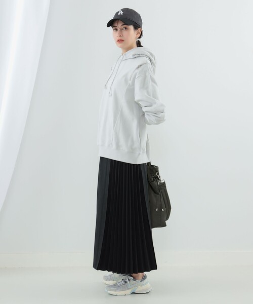 Ray BEAMS(レイビームス)の「Ray BEAMS / ショルダー ジップ フーディー(パーカー・レディース・ブラック/ライトグレー・ONE SIZE)」の5枚目の写真