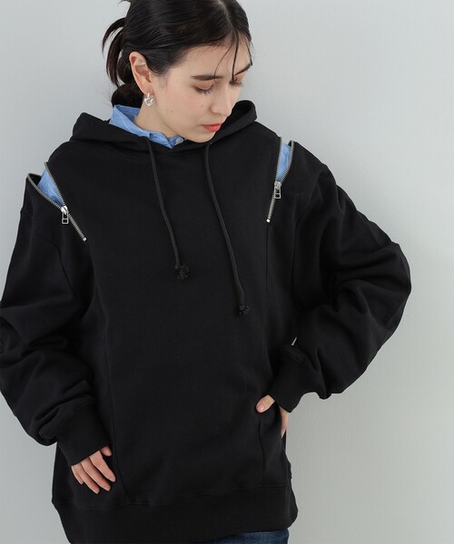 Ray BEAMS(レイビームス)の「Ray BEAMS / ショルダー ジップ フーディー(パーカー・レディース・ブラック/ライトグレー・ONE SIZE)」の3枚目の写真