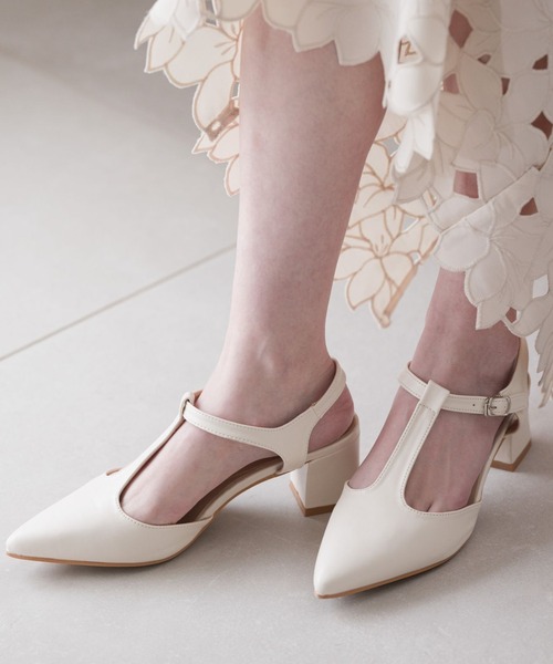 Andemiu（アンデミュウ）の「Tストラップパンプス 994583（パンプス・レディース・ホワイト/ブラック・MEDIUM/LARGE）」の2枚目の写真