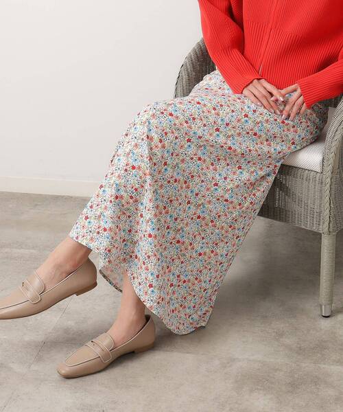 OPAQUE.CLIP(オペークドットクリップ)の「◆フラワープリントナロースカート【洗濯洗い可】(スカート・レディース・ブラック系/ホワイト系3・38/36)」の3枚目の写真