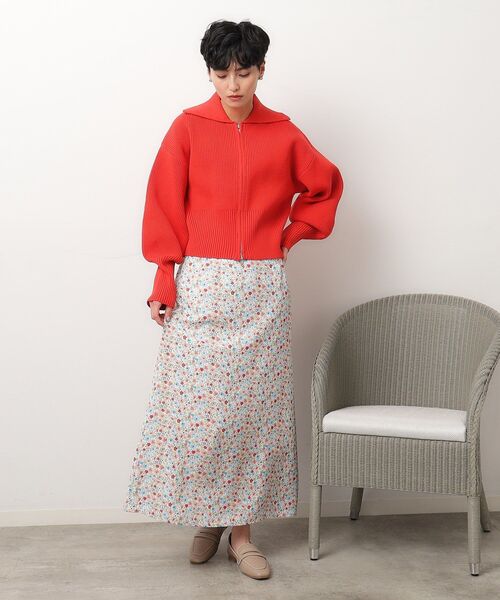 OPAQUE.CLIP(オペークドットクリップ)の「◆フラワープリントナロースカート【洗濯洗い可】(スカート・レディース・ブラック系/ホワイト系3・38/36)」の4枚目の写真